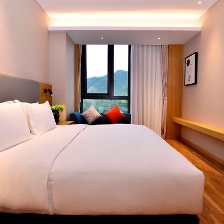 Holiday Inn Express Luanchuan By Ihg Exteriör bild