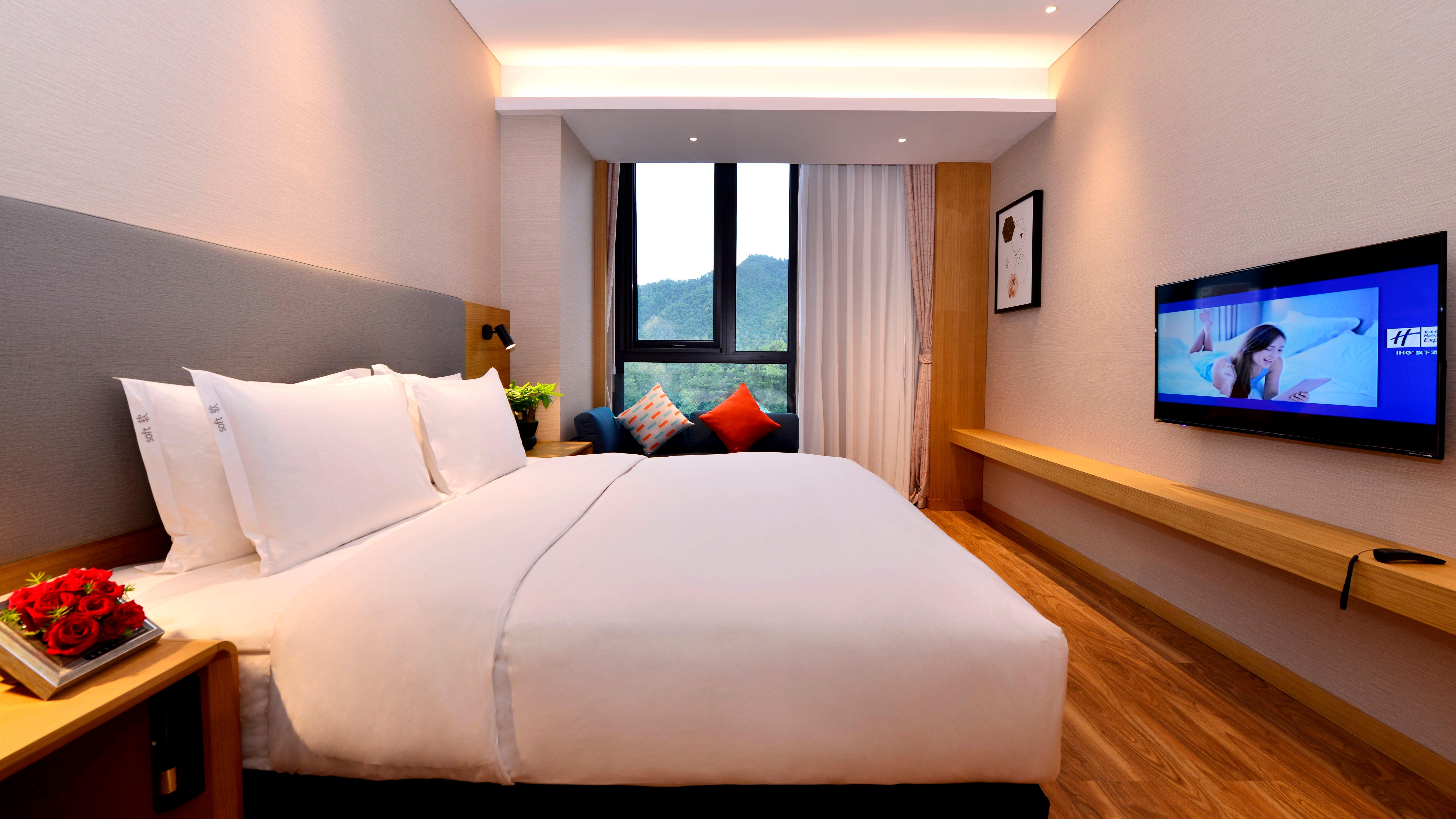 Holiday Inn Express Luanchuan By Ihg Exteriör bild