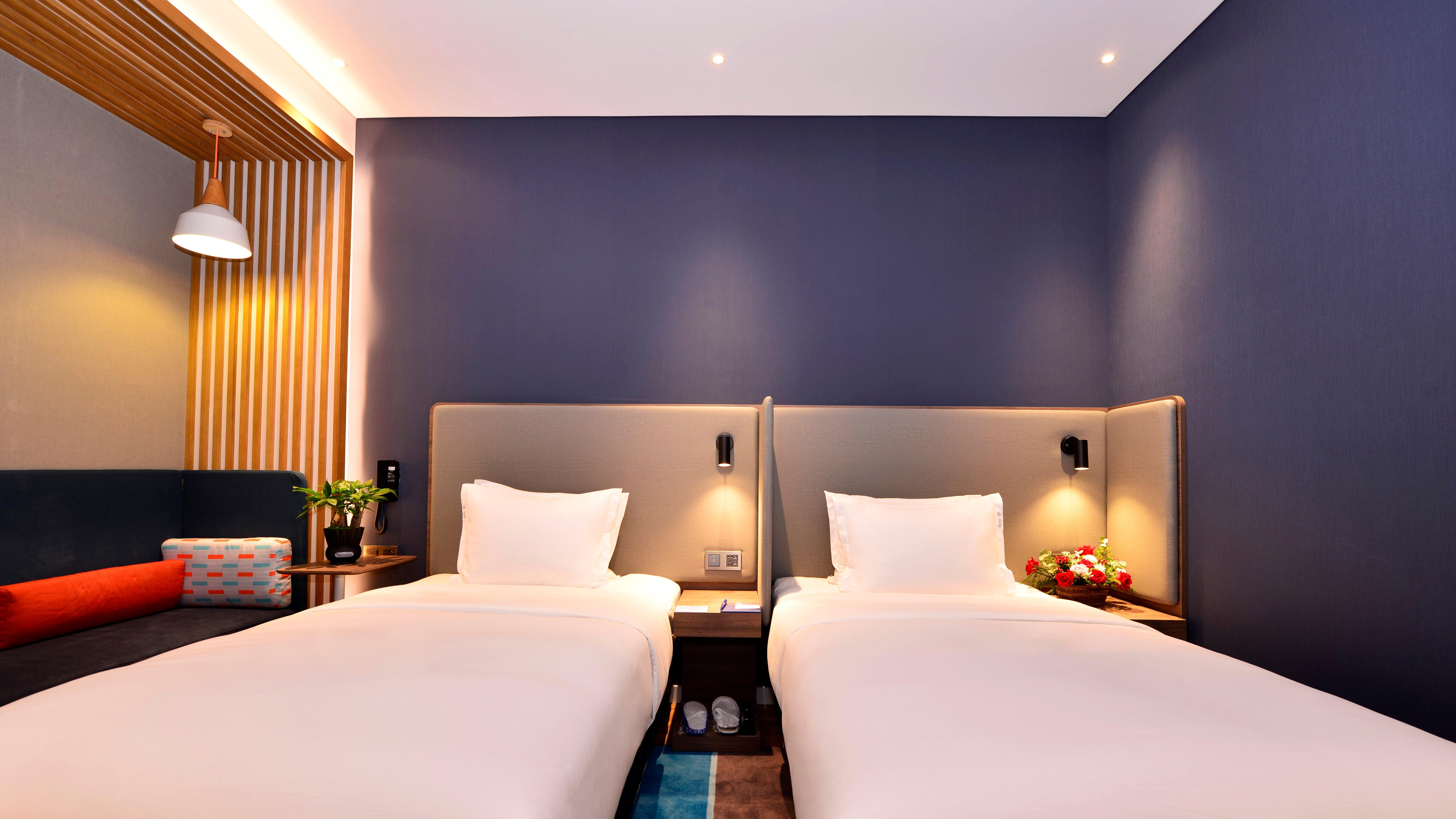 Holiday Inn Express Luanchuan By Ihg Exteriör bild