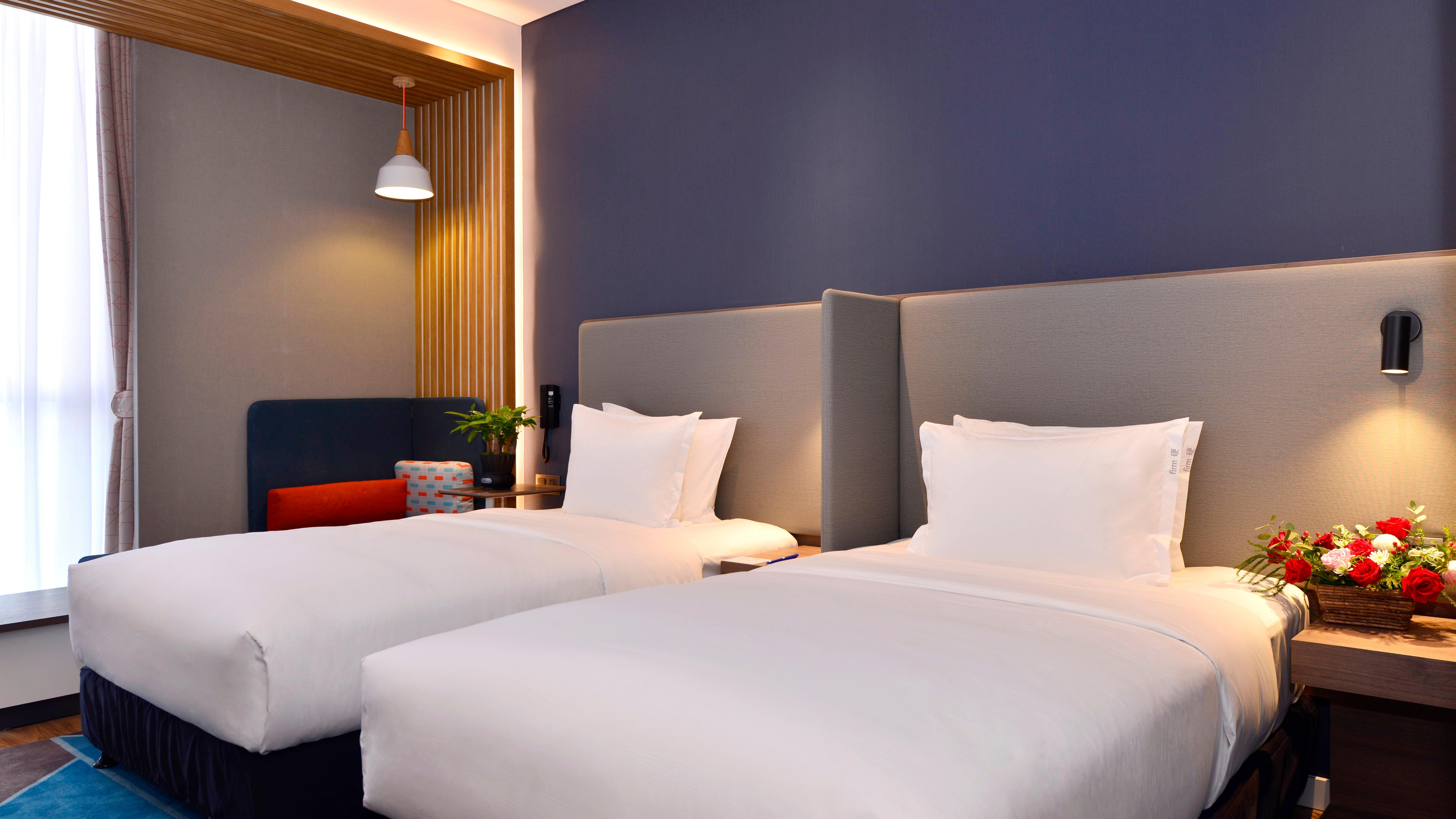Holiday Inn Express Luanchuan By Ihg Exteriör bild