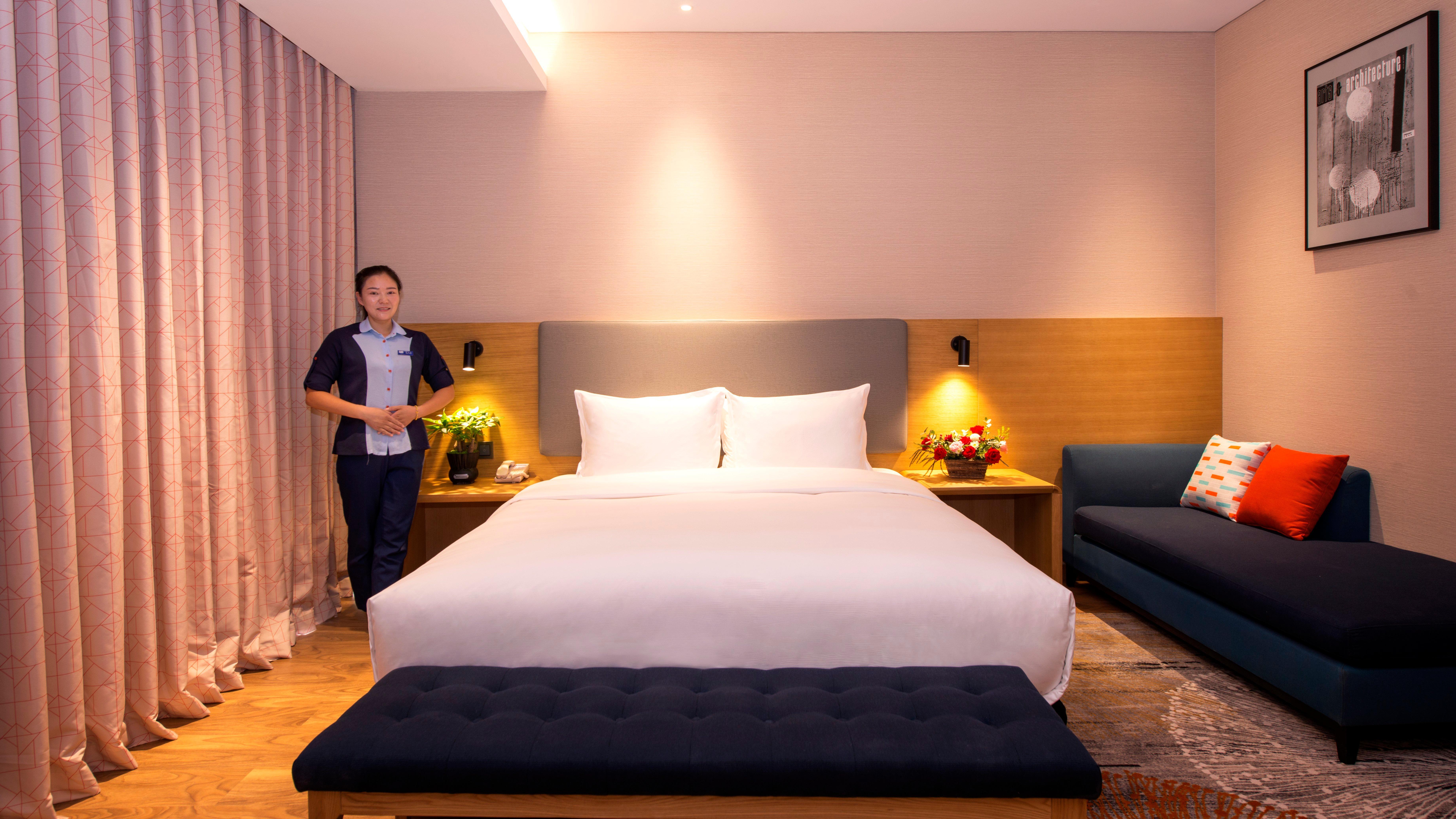 Holiday Inn Express Luanchuan By Ihg Exteriör bild