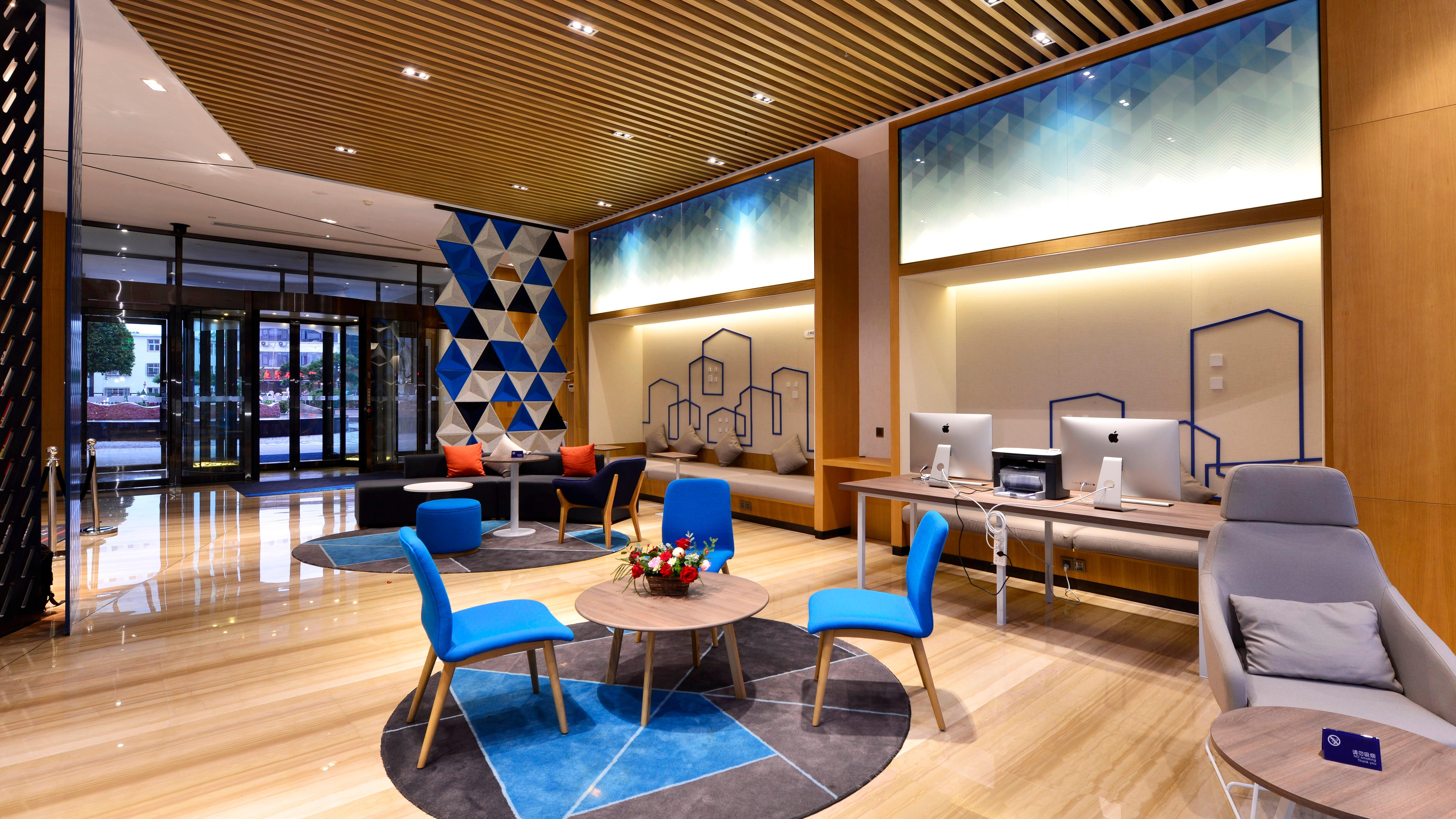 Holiday Inn Express Luanchuan By Ihg Exteriör bild