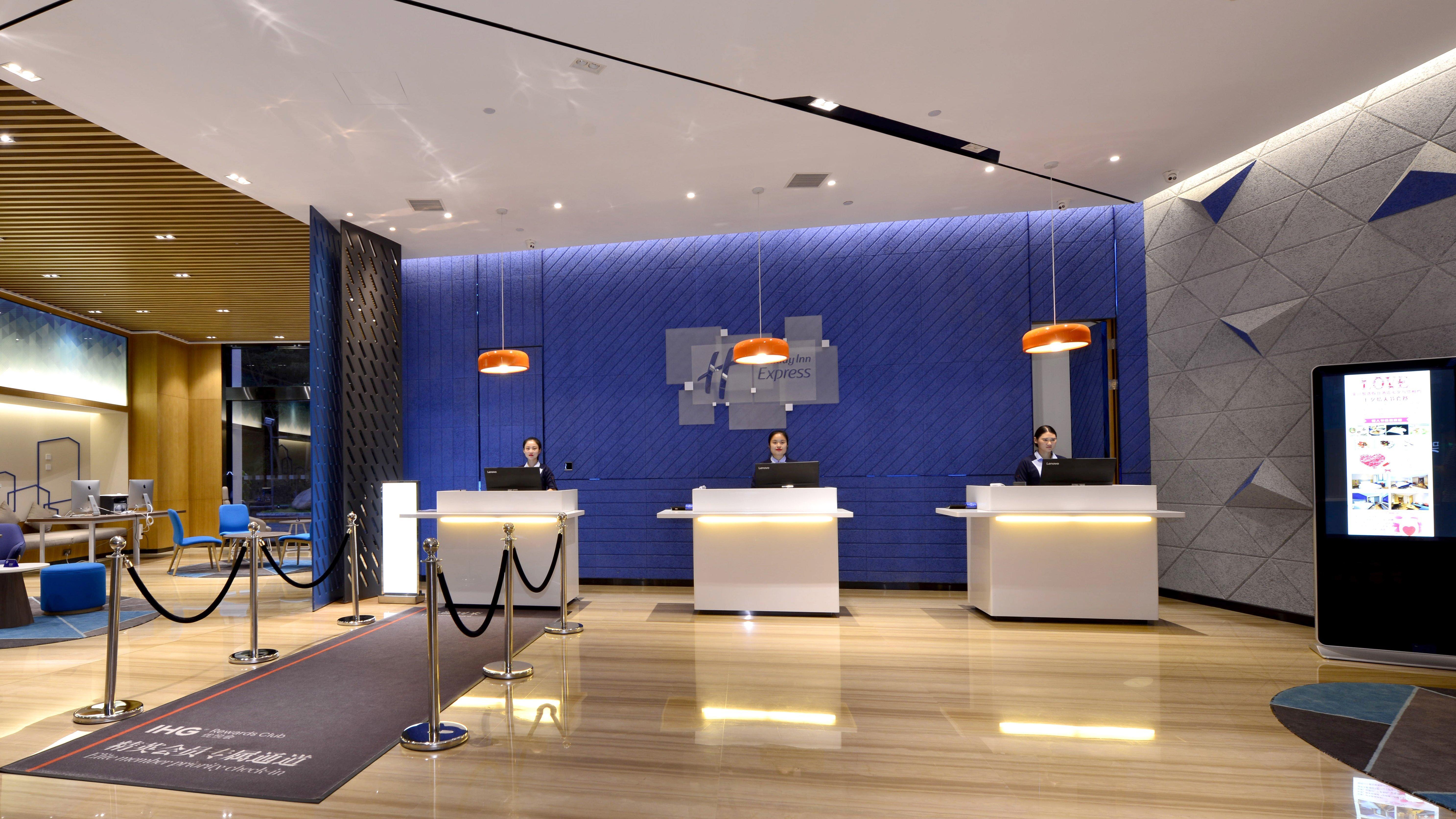 Holiday Inn Express Luanchuan By Ihg Exteriör bild