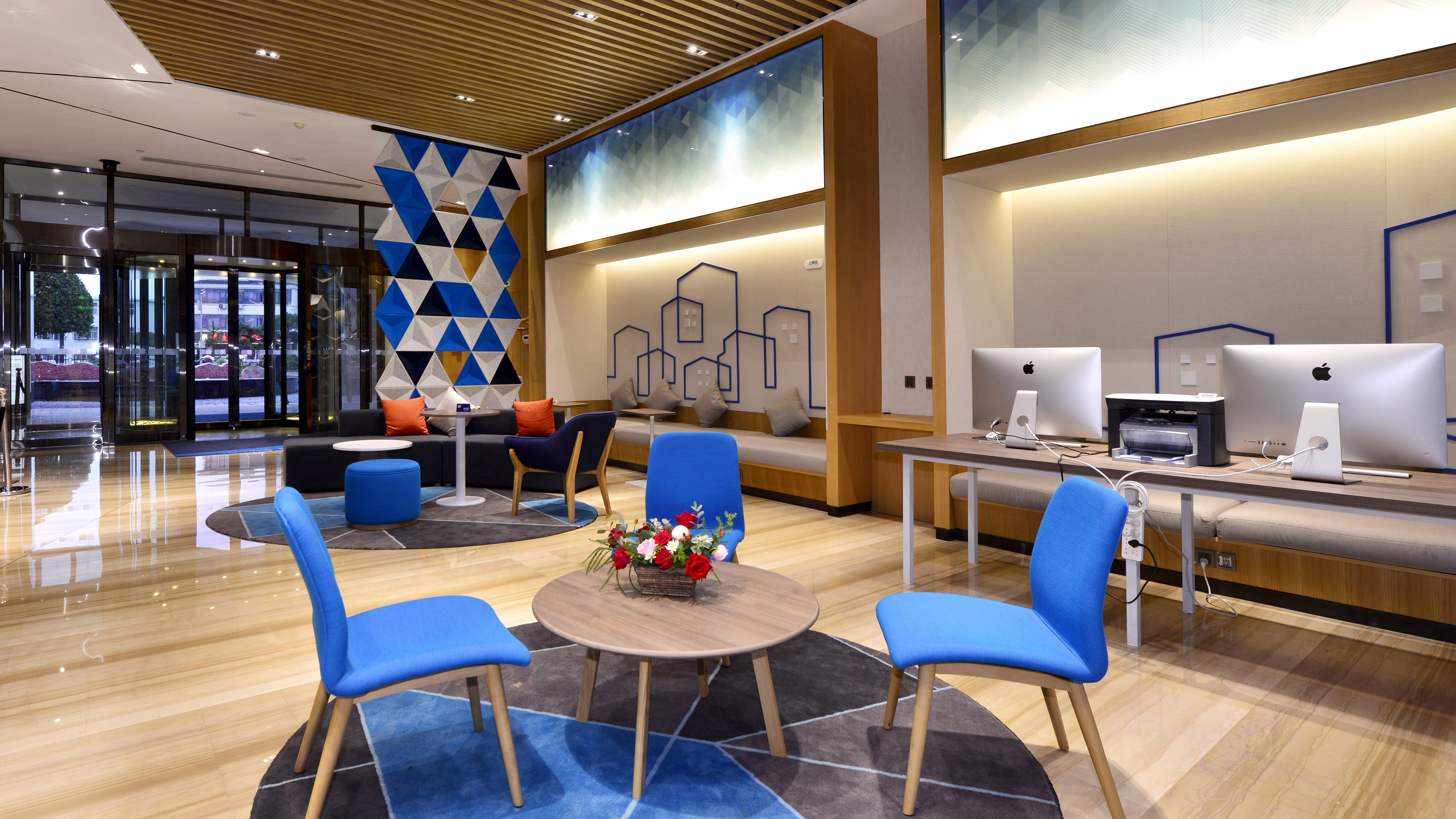 Holiday Inn Express Luanchuan By Ihg Exteriör bild