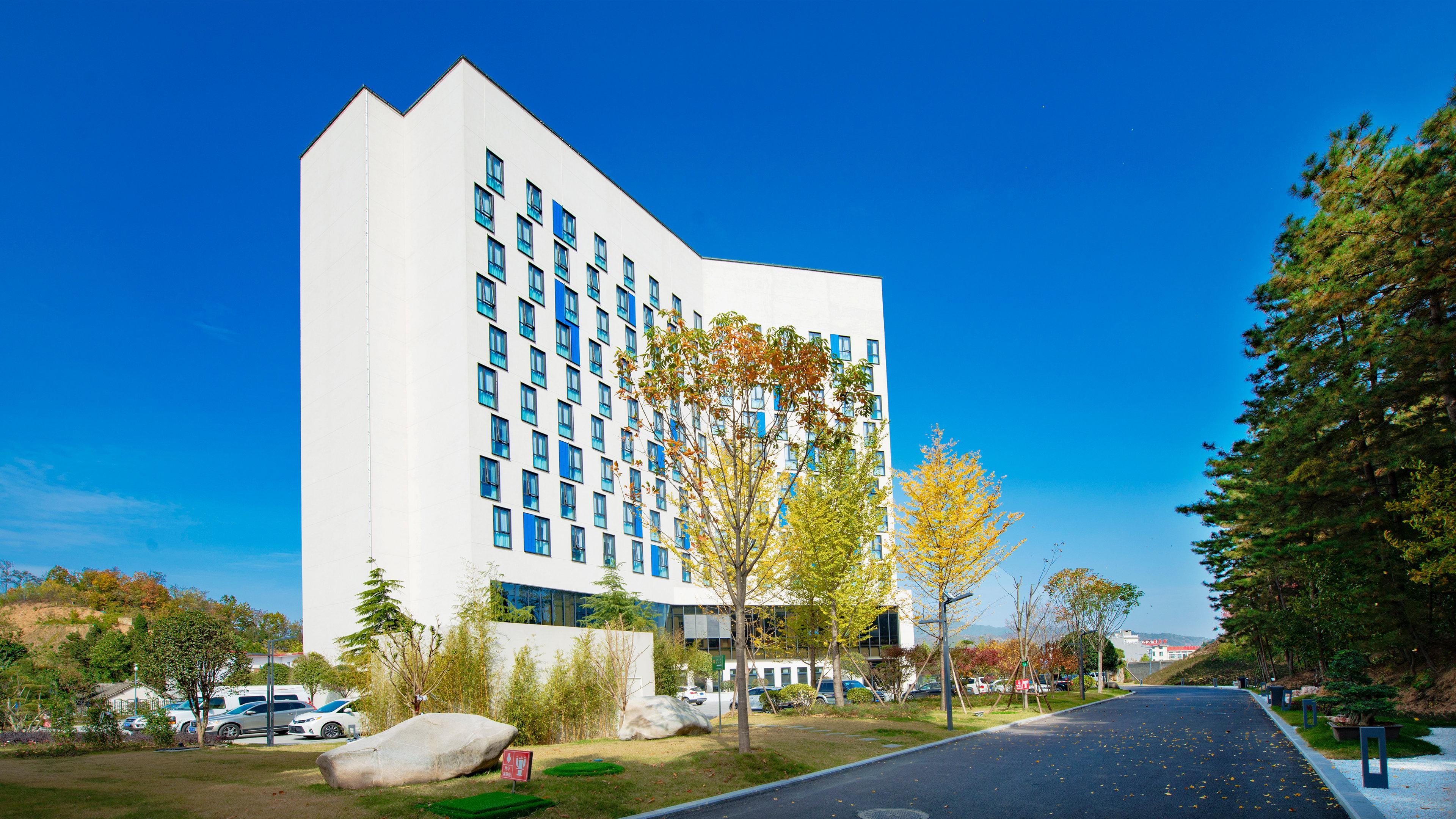 Holiday Inn Express Luanchuan By Ihg Exteriör bild