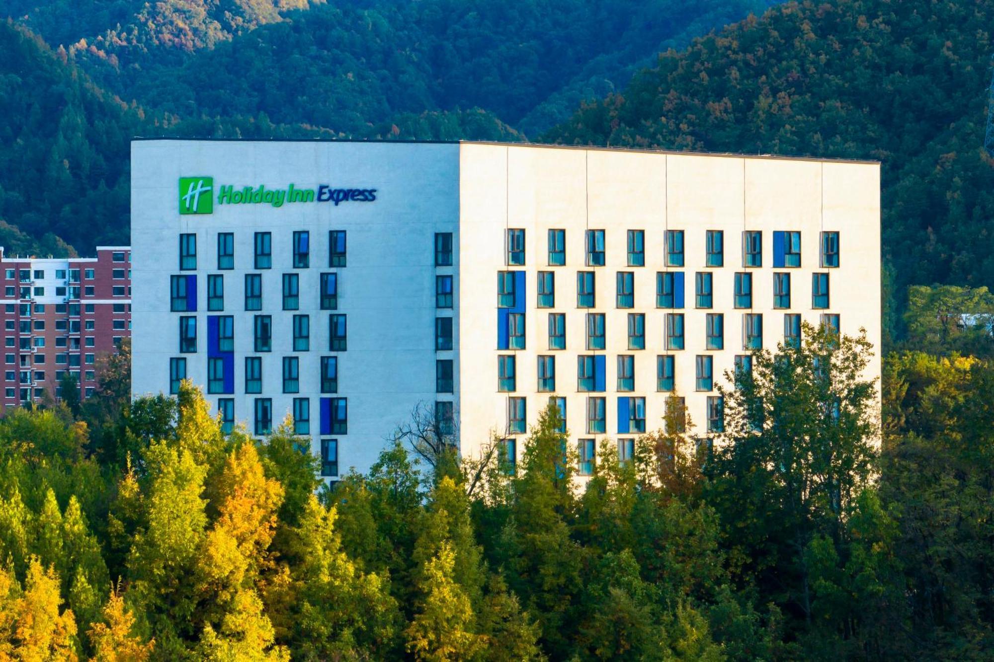 Holiday Inn Express Luanchuan By Ihg Exteriör bild